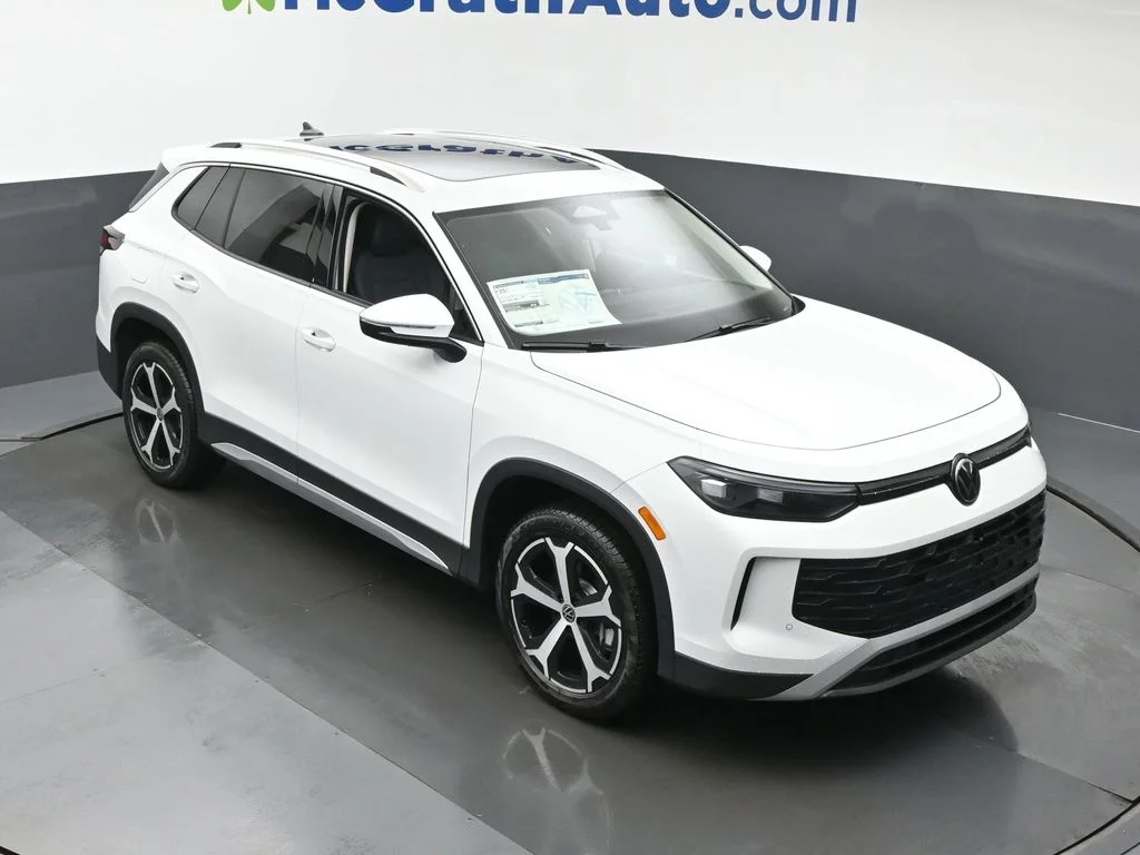 New 2026 White/off-white Volkswagen 2.0T SE image 3