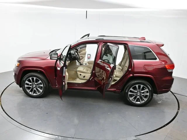 Used 2018 Velvet Red Pearlc Jeep Overland image 41