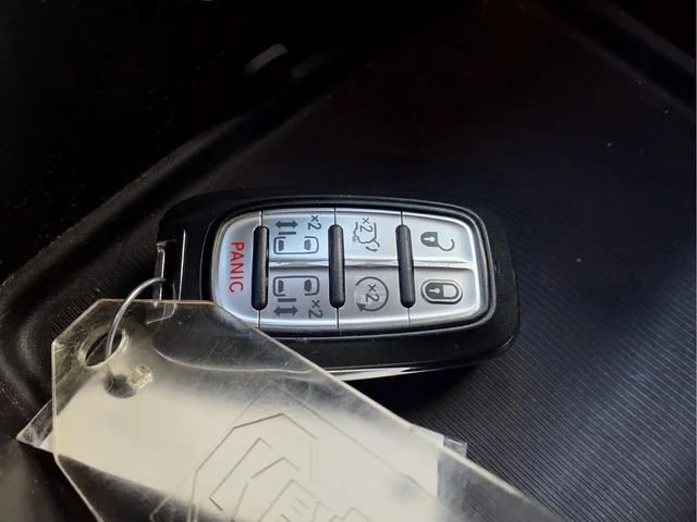 Used 2024  Chrysler Touring L image 8
