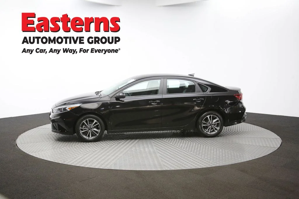 Used 2022 Black Kia LXS image 56