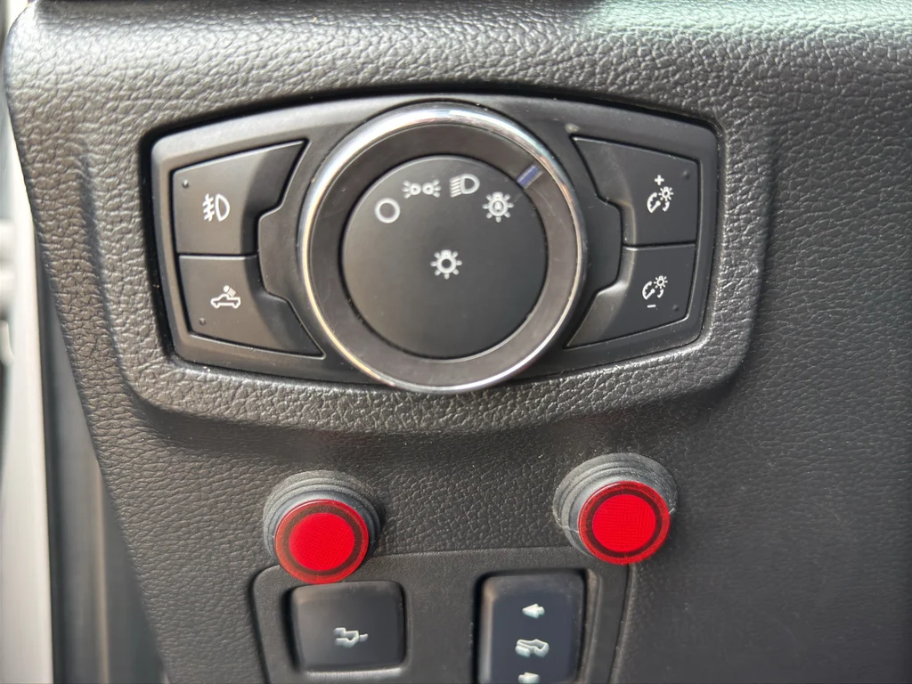 Used 2018 White Platinum Metallic Tri-Coat Ford LARIAT image 22