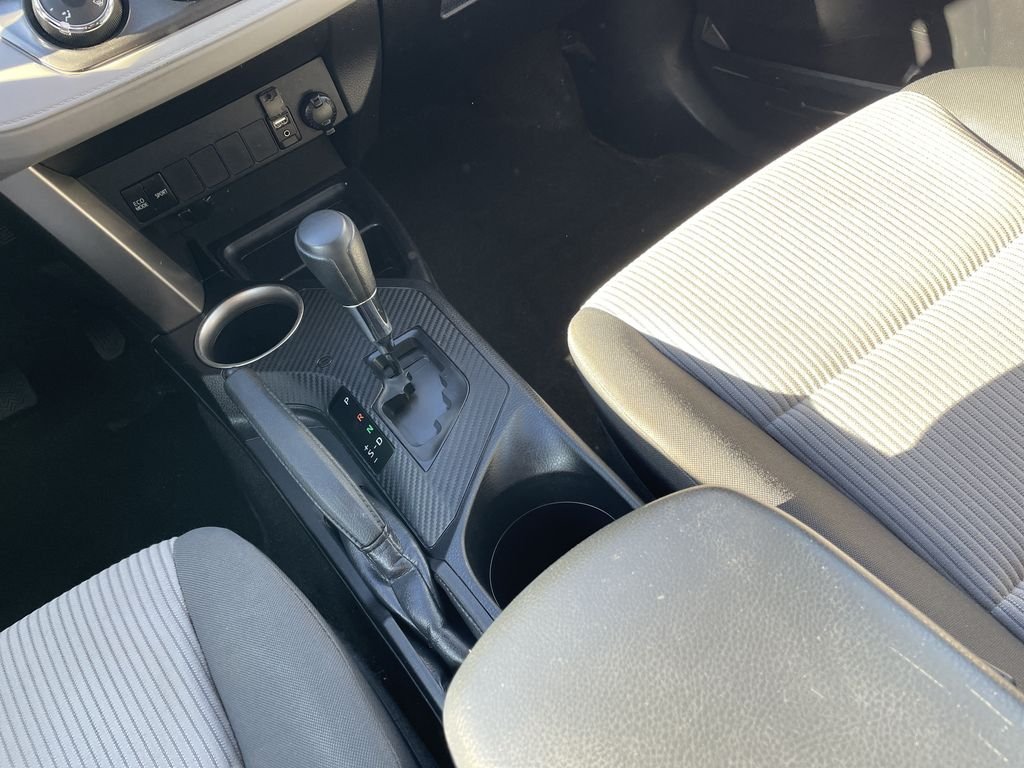 Used 2015 Silver Toyota LE image 21