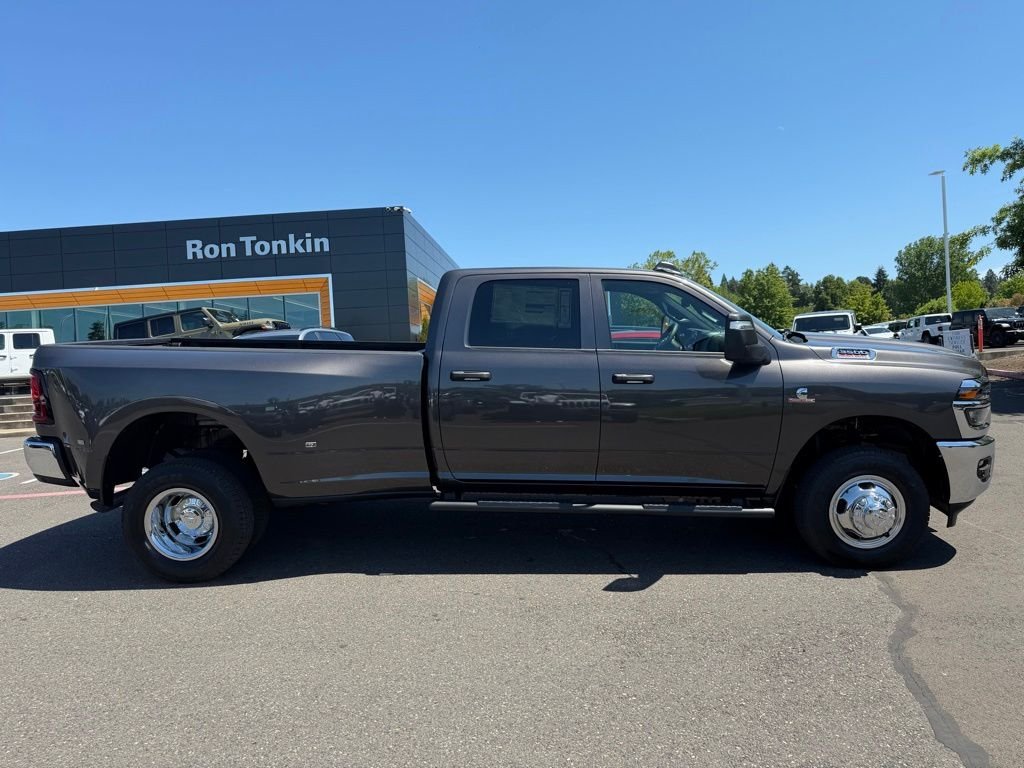 New 2026 Granite Crystal Metallic Clear-Coat Exterior Paint RAM Tradesman image 8