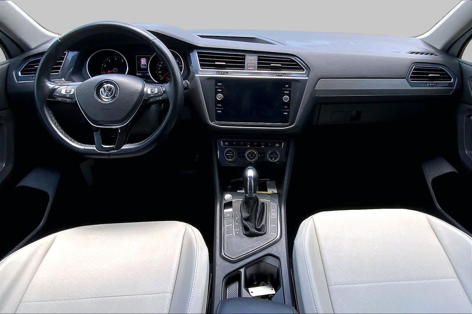 Used 2019 Pure White Volkswagen SE image 15