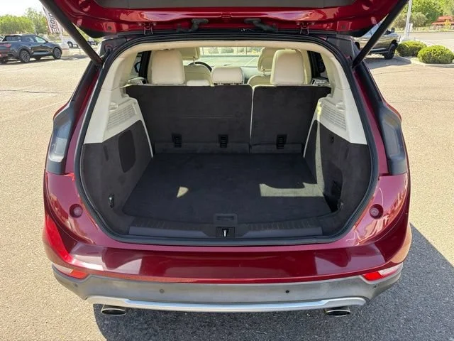 Used 2015 Red Lincoln Base image 7