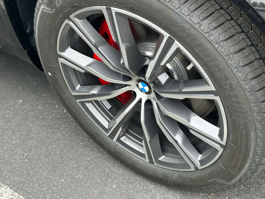 New 2026 Black Sapphire Metallic BMW xDrive40i image 3
