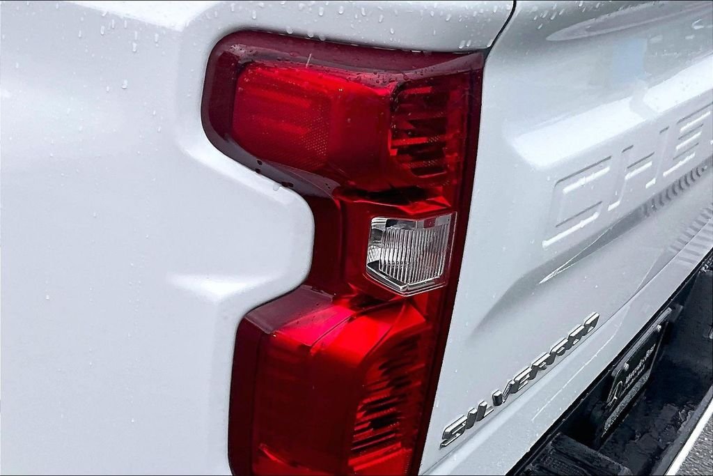 Used 2025 White Chevrolet Custom image 19