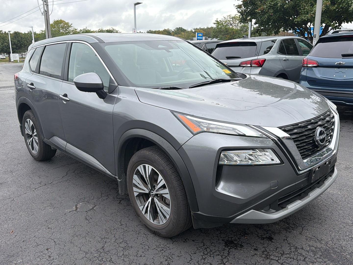 Used 2023 Gun Metallic Nissan SV image 3
