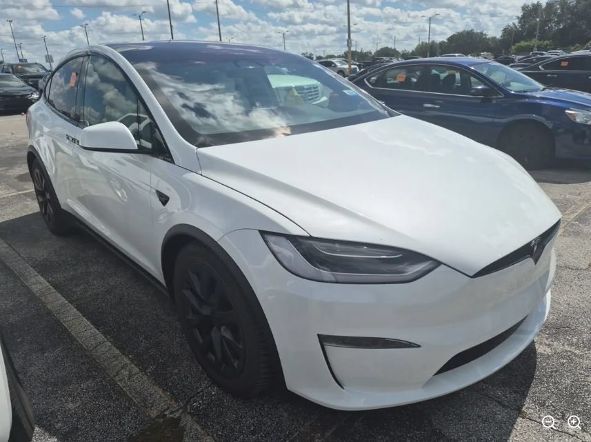 Used 2022 White Tesla Plaid image 4