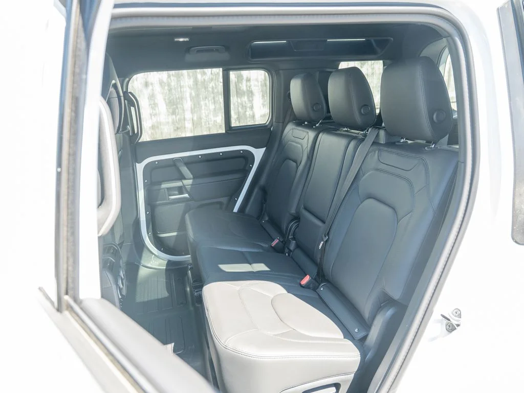2026 Land Rover Defender X-Dynamic SE - Photo 23
