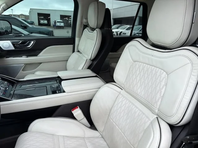 Used 2024  Lincoln Black Label image 20