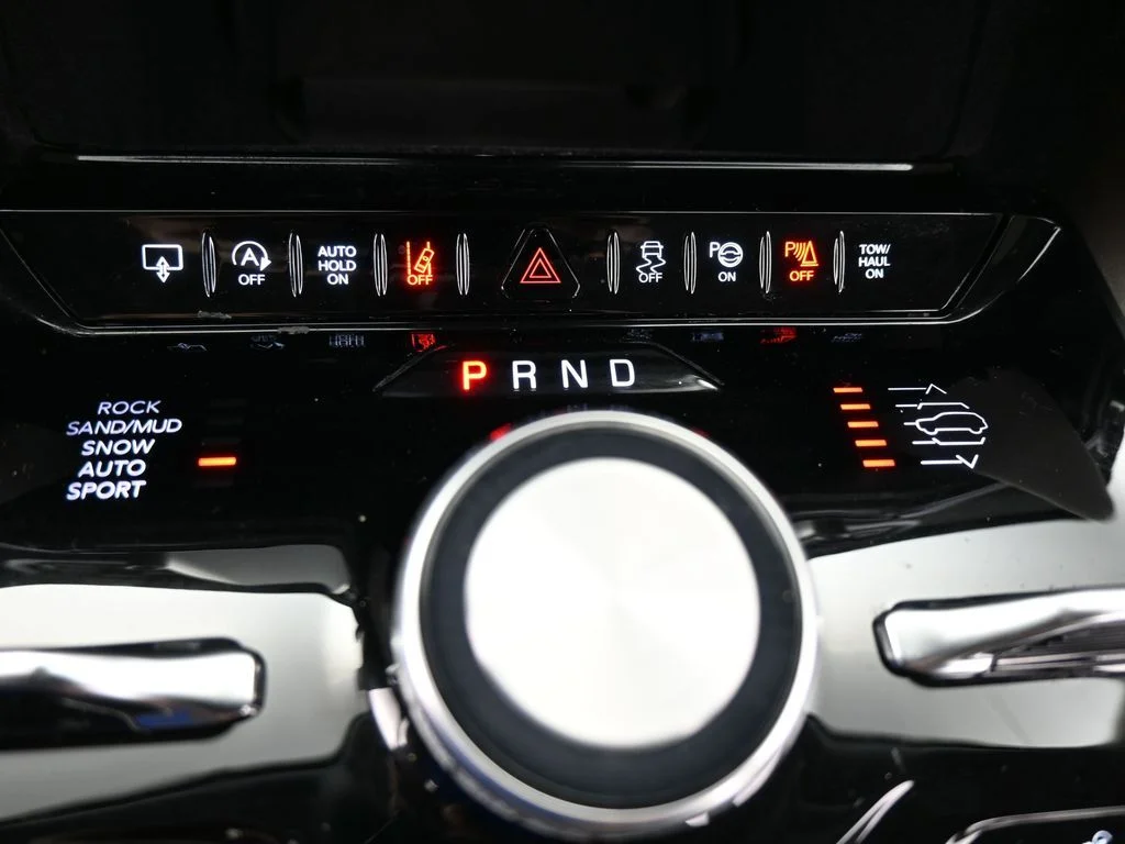 Used 2024 Diamond Black Crystal Pearlcoat Jeep Base image 32