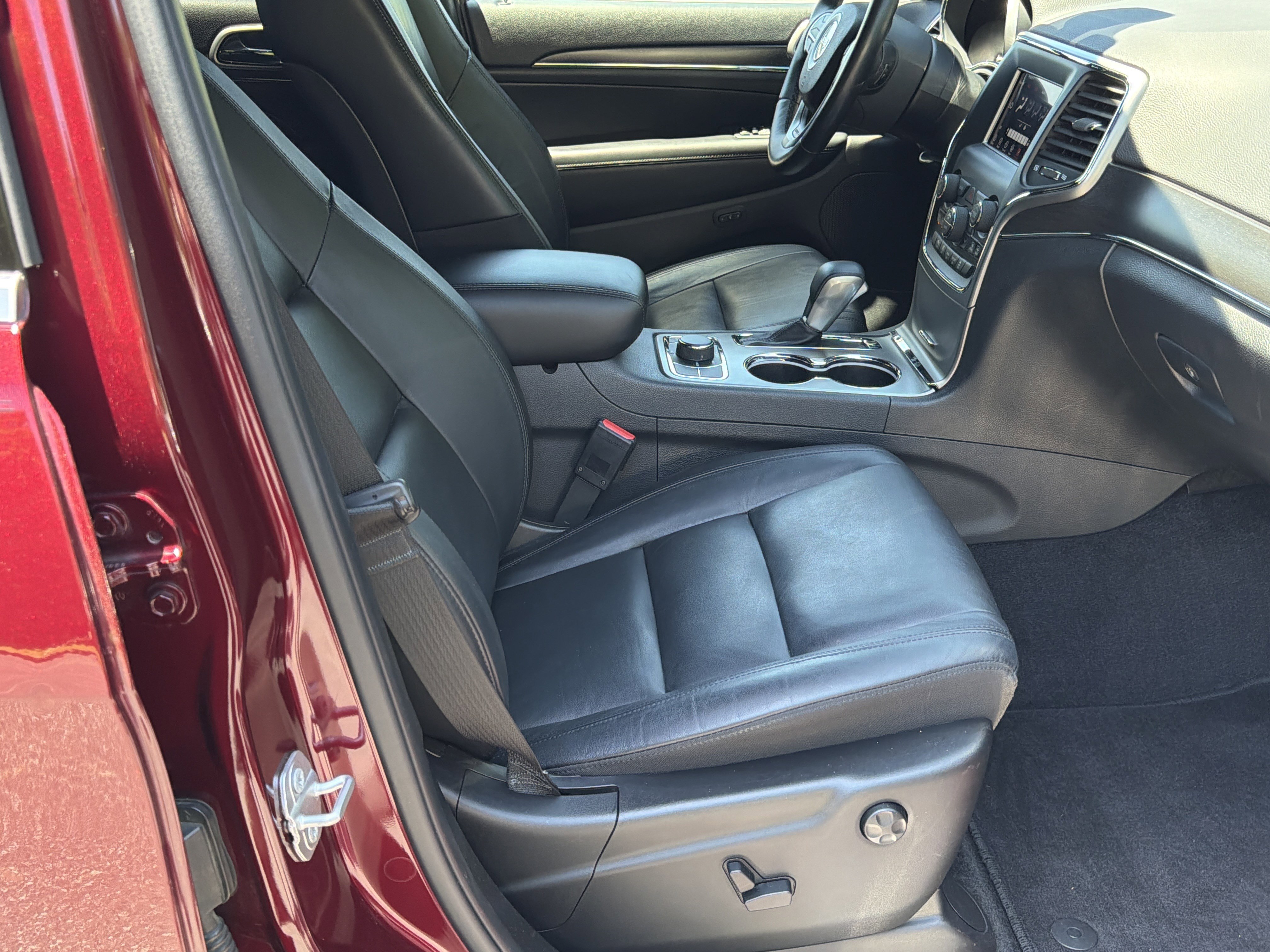 Used 2018 Velvet Red Pearlc Jeep Limited image 12