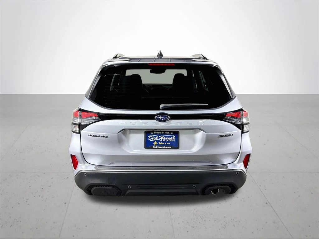 New 2026 ICE SILVER METALLIC Subaru Touring image 7