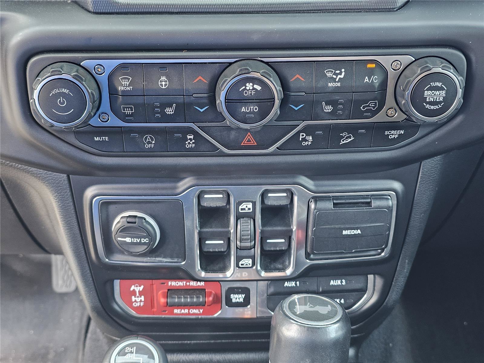 Certified Used 2020 Black Clearcoat Jeep Recon image 29