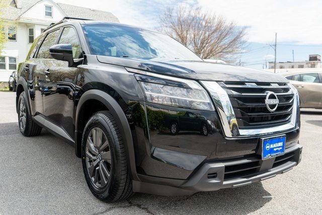 Used 2022 Black Nissan SV image 4
