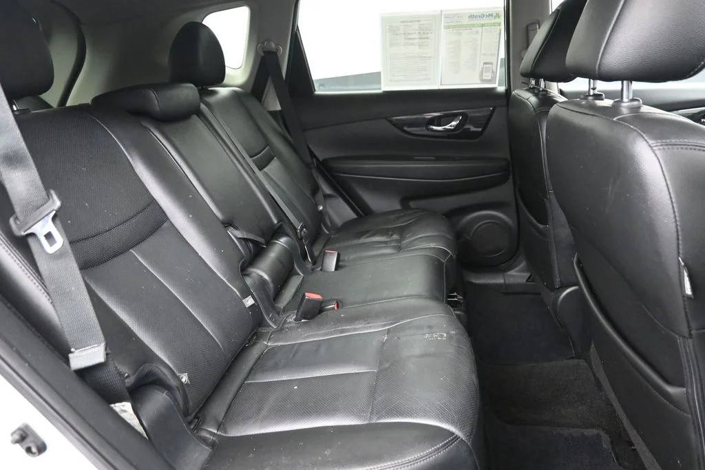 Used 2019 Silver Nissan SL image 10