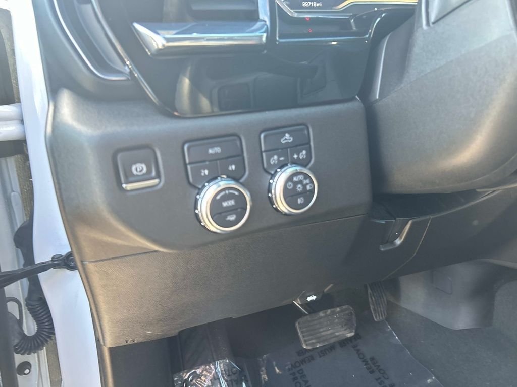 Used 2024 White GMC Elevation image 20