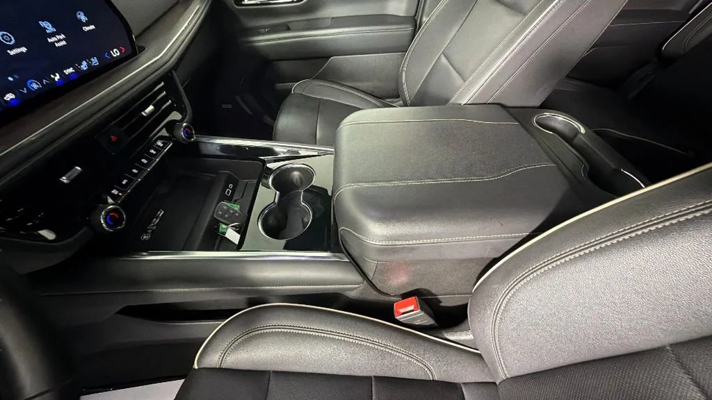 Used 2025 Black Chevrolet Premier image 26