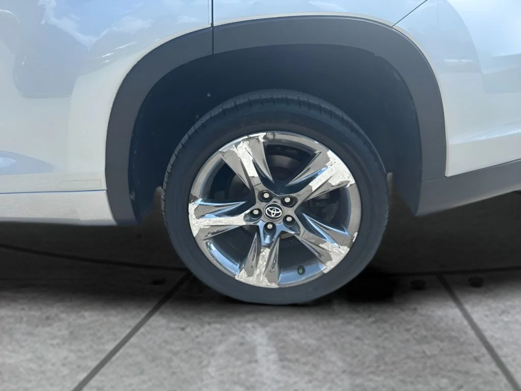 Used 2019 Silver Toyota Limited Platinum image 32