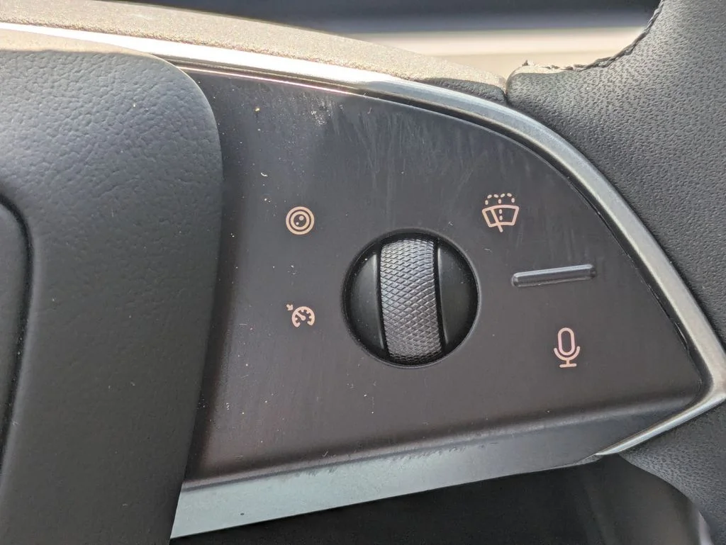 Used 2025  Tesla Long Range image 25