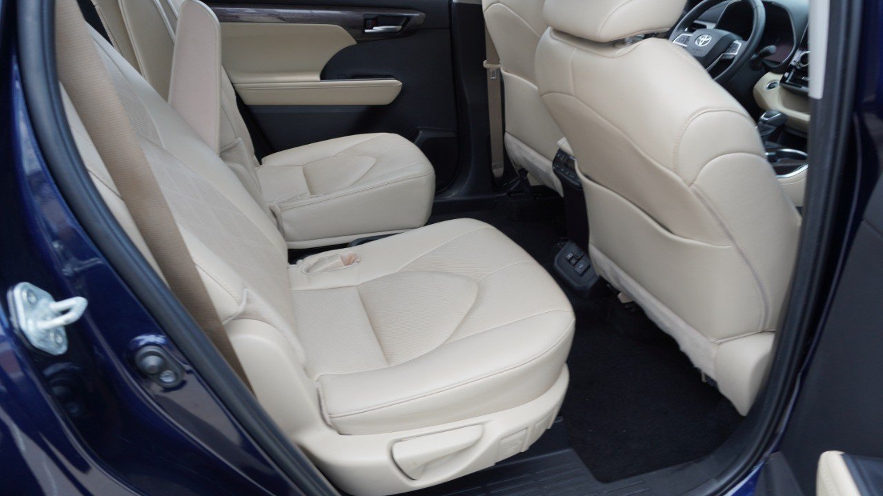 Used 2024 Blue Toyota Platinum image 31