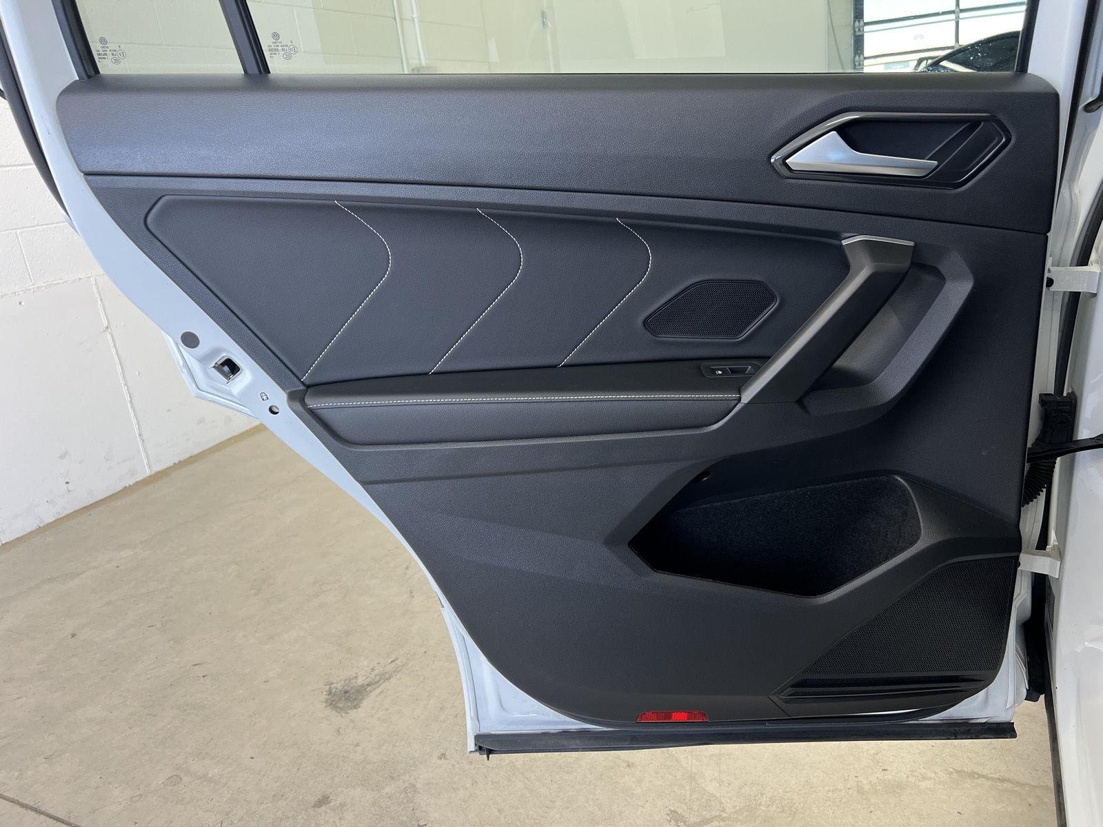 2023 Volkswagen Tiguan SEL R-LINE - Photo 25