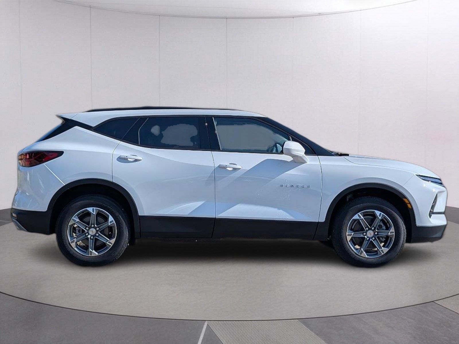 New 2026 Summit White Chevrolet 2LT image 8