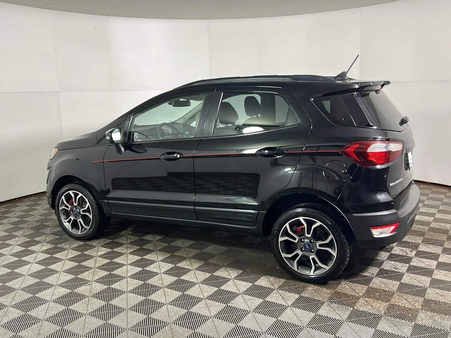 Used 2019 Shadow Black Ford SES image 19