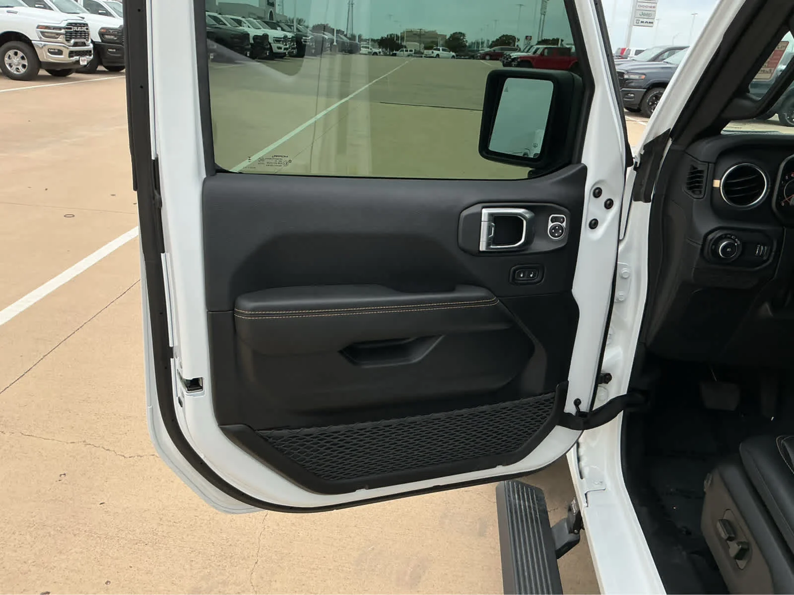 Used 2024 Bright White Clearcoat Jeep Sahara image 14