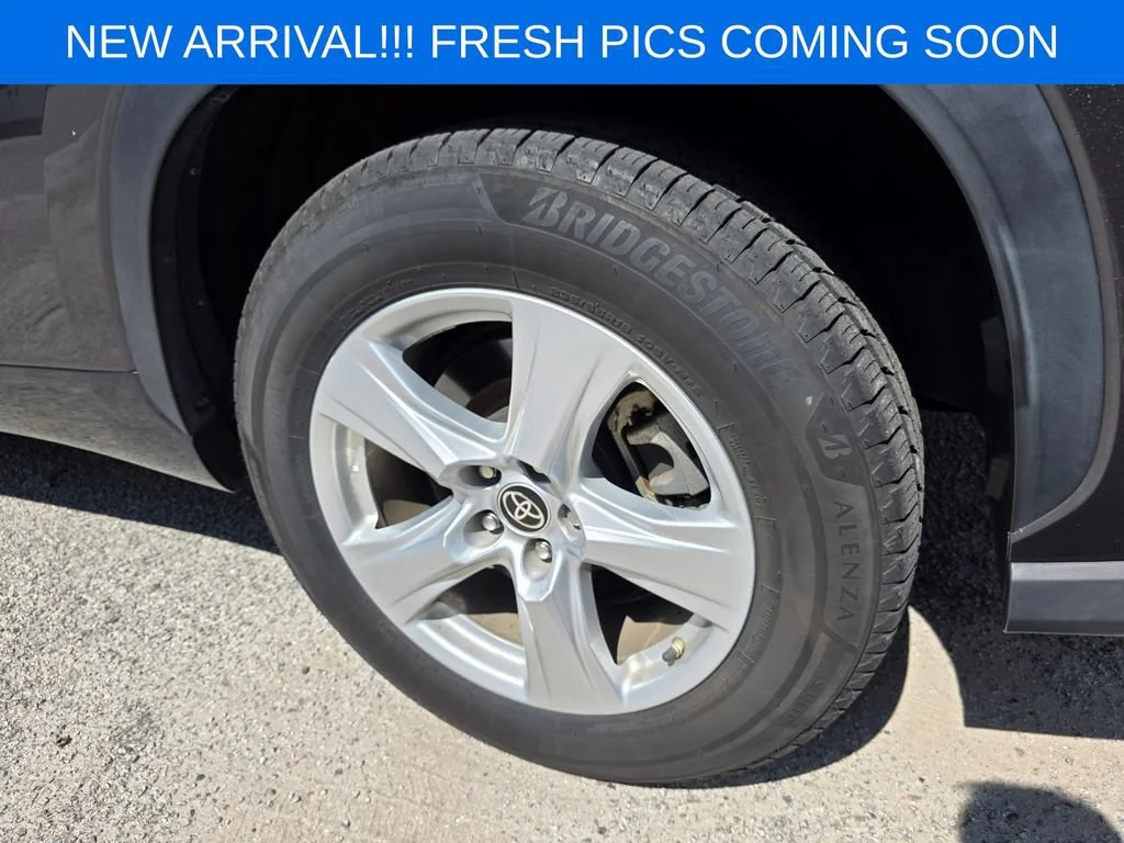 Used 2022 Gray Toyota LE image 7