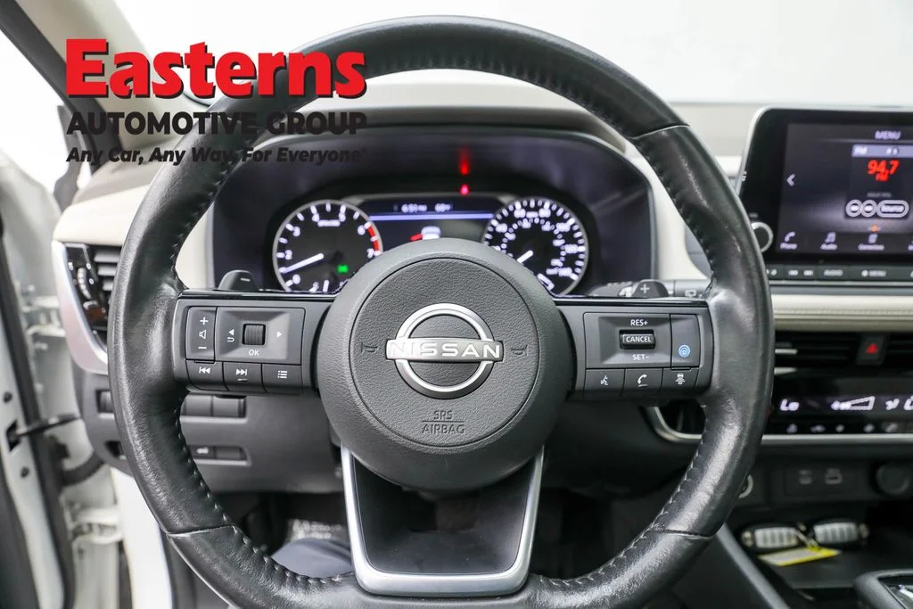 Used 2022 White Nissan SV image 10
