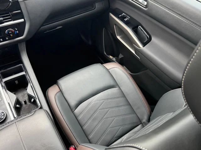 Used 2025 Gray Nissan Platinum image 24