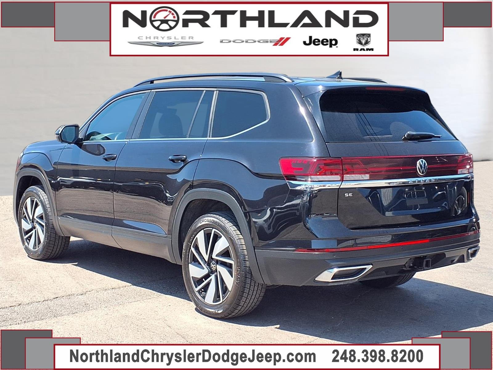 Certified Used 2025  Volkswagen SE image 2