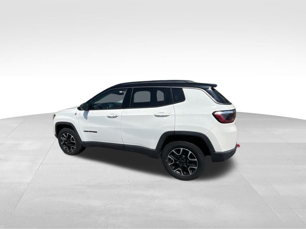 Used 2021 White Jeep Trailhawk image 9