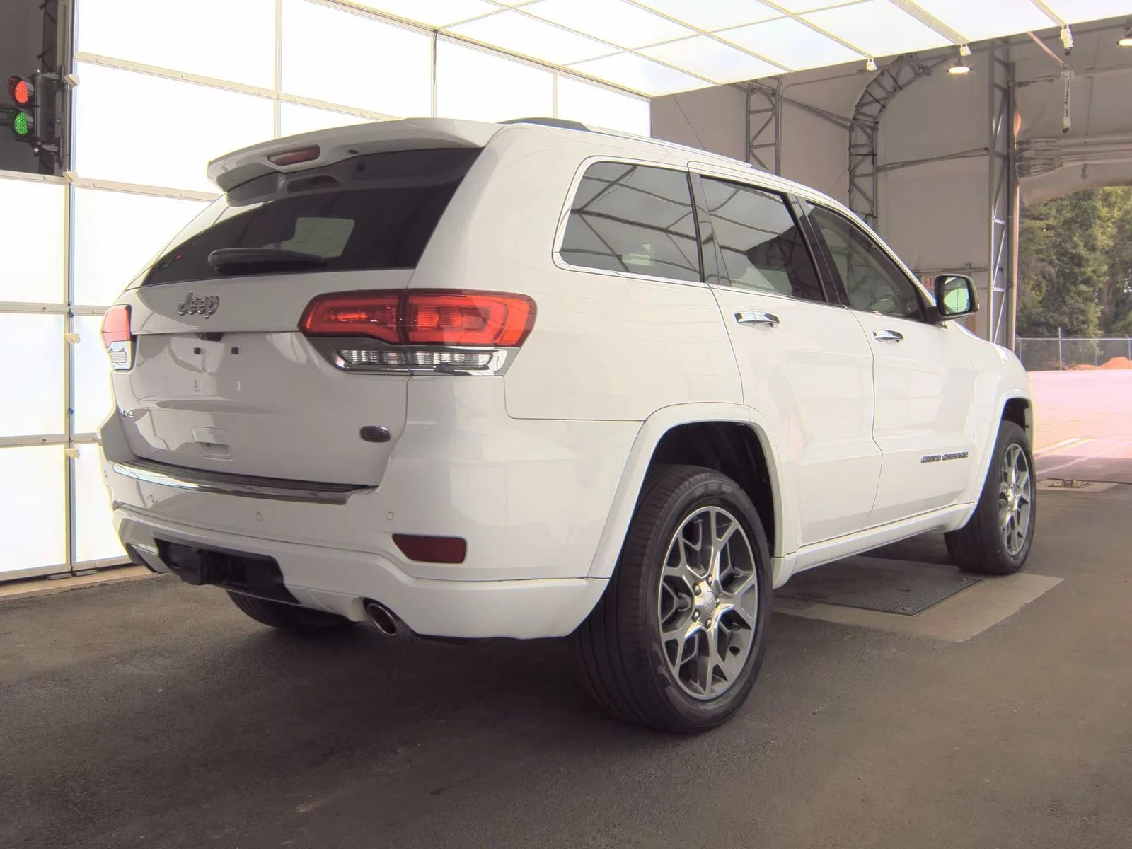 Used 2020 White Jeep Overland image 1