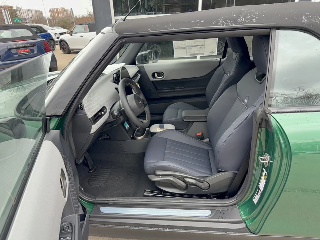 New 2026 British Racing Green IV Metallic MINI Signature Plus image 5