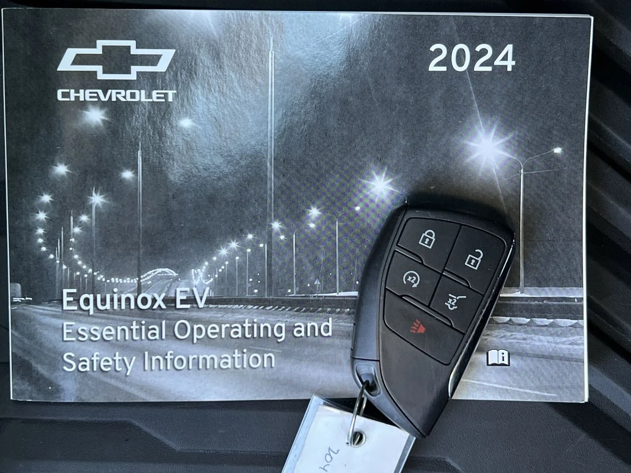 2024 Chevrolet Equinox EV LT - Photo 36