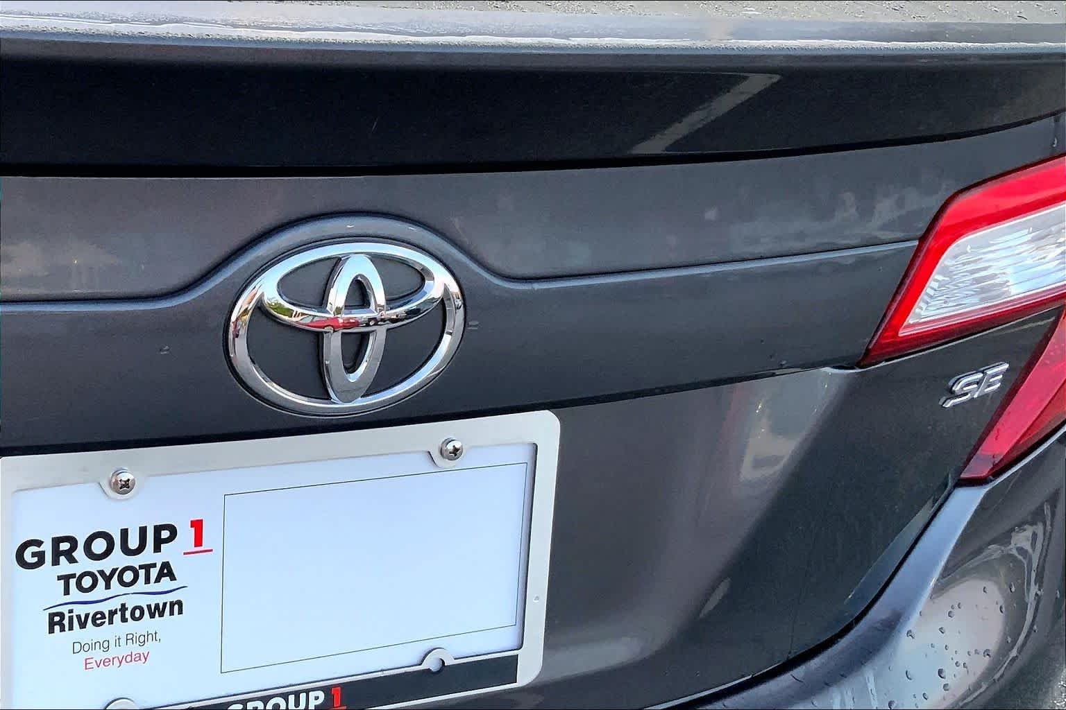 Used 2014 Magnetic Gray Metallic Toyota SE image 8