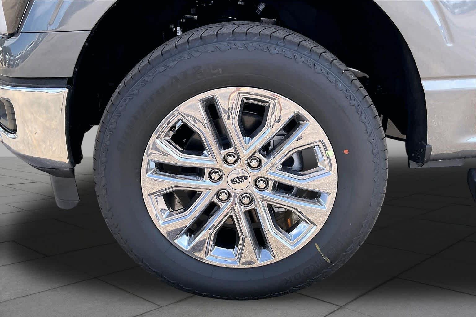 New 2026 Carbonized Gray Metallic Ford Lariat® image 11