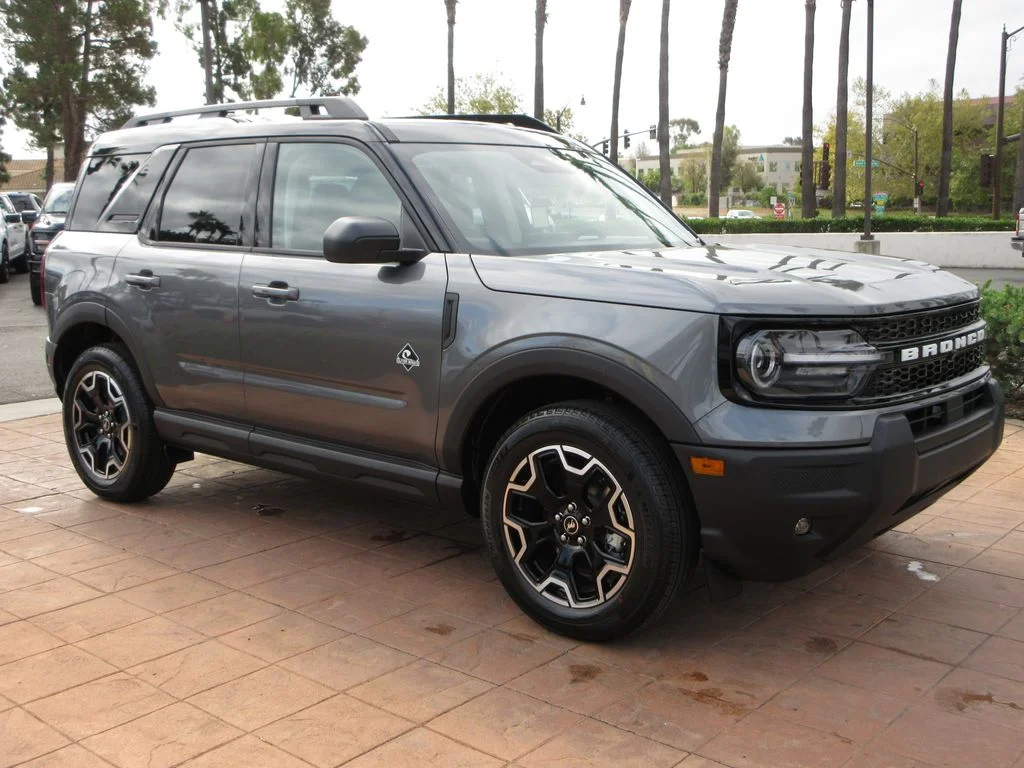 New 2026 Carbonized Gray Metallic Ford Outer Banks image 7