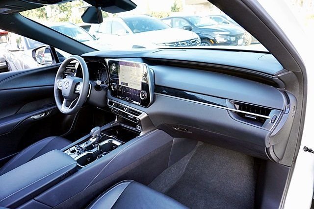 Used 2024 White Lexus 350 image 9