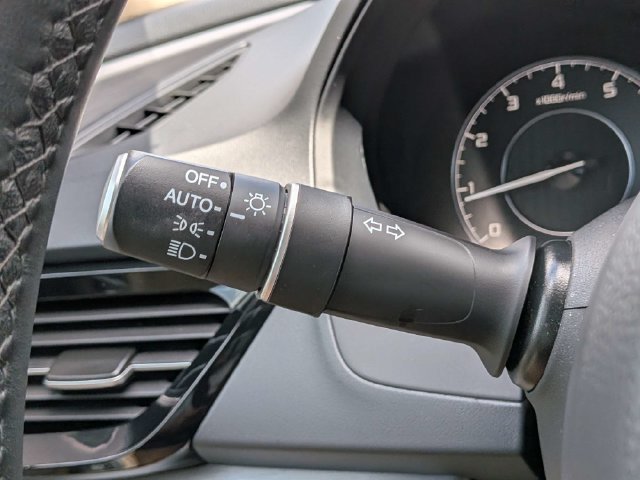 Certified Used 2024 Platinum White Pearl Acura Technology Package image 32