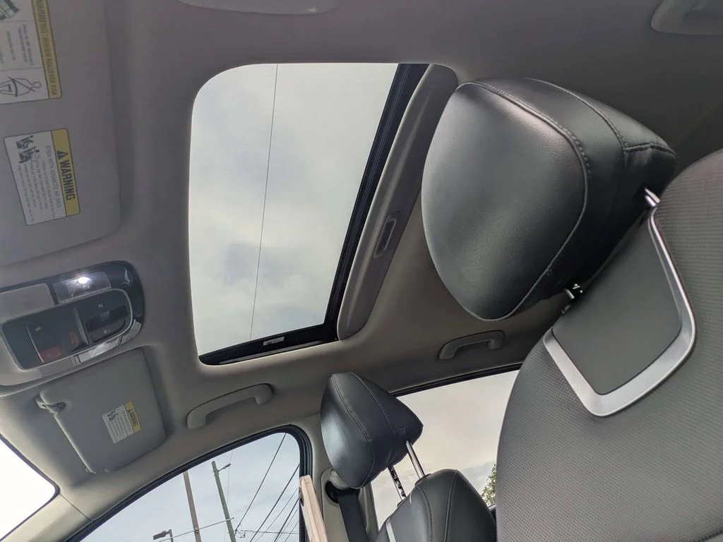 Used 2022 Gray Hyundai SEL image 22
