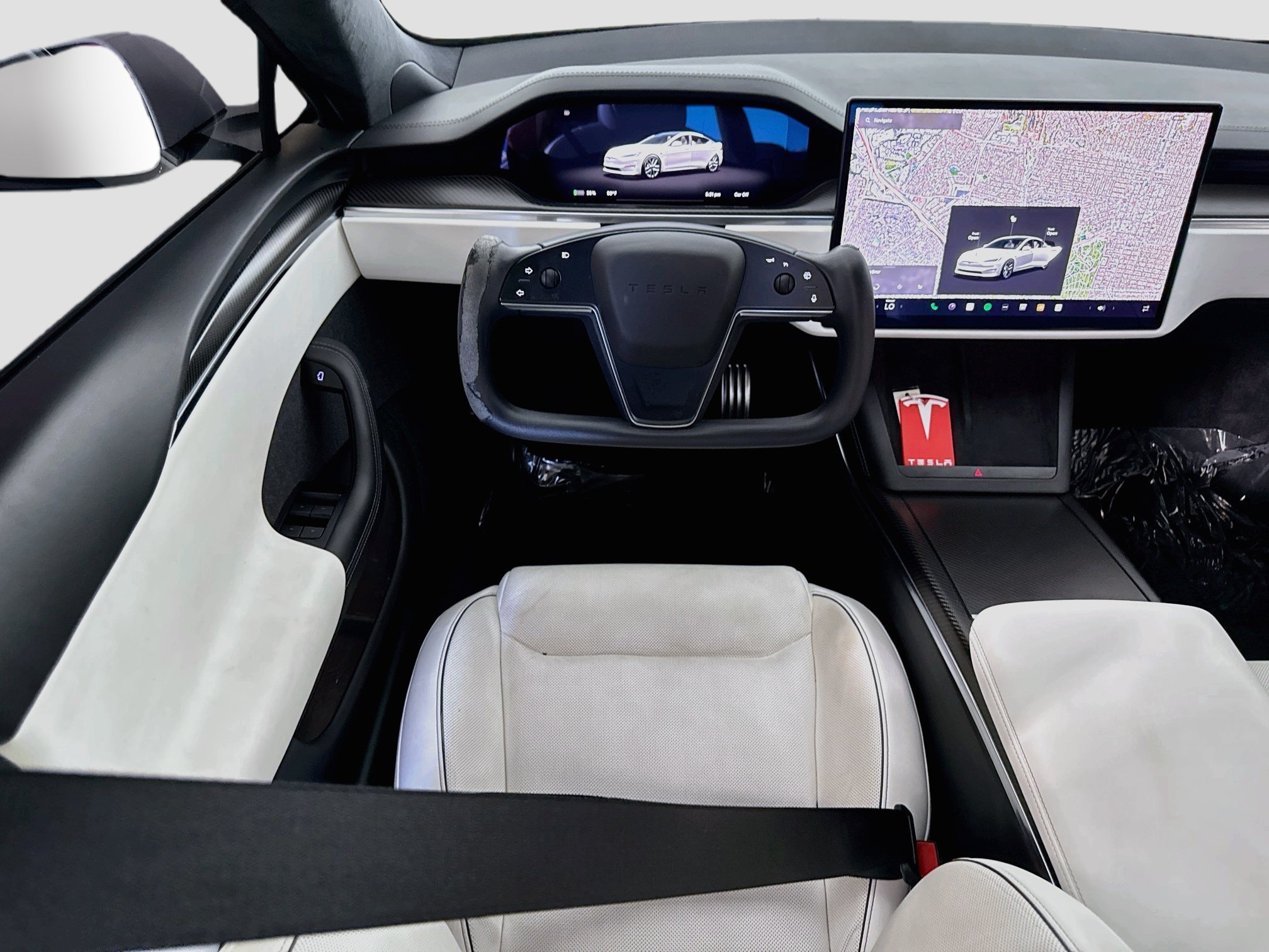 Used 2022  Tesla Plaid image 25