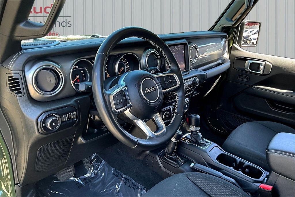 Used 2022 Green Jeep Unlimited Sahara image 17
