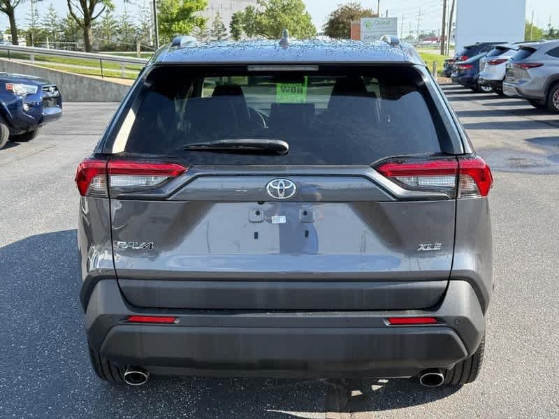 Used 2023 Magnetic Gray Metallic Toyota XLE Premium image 4