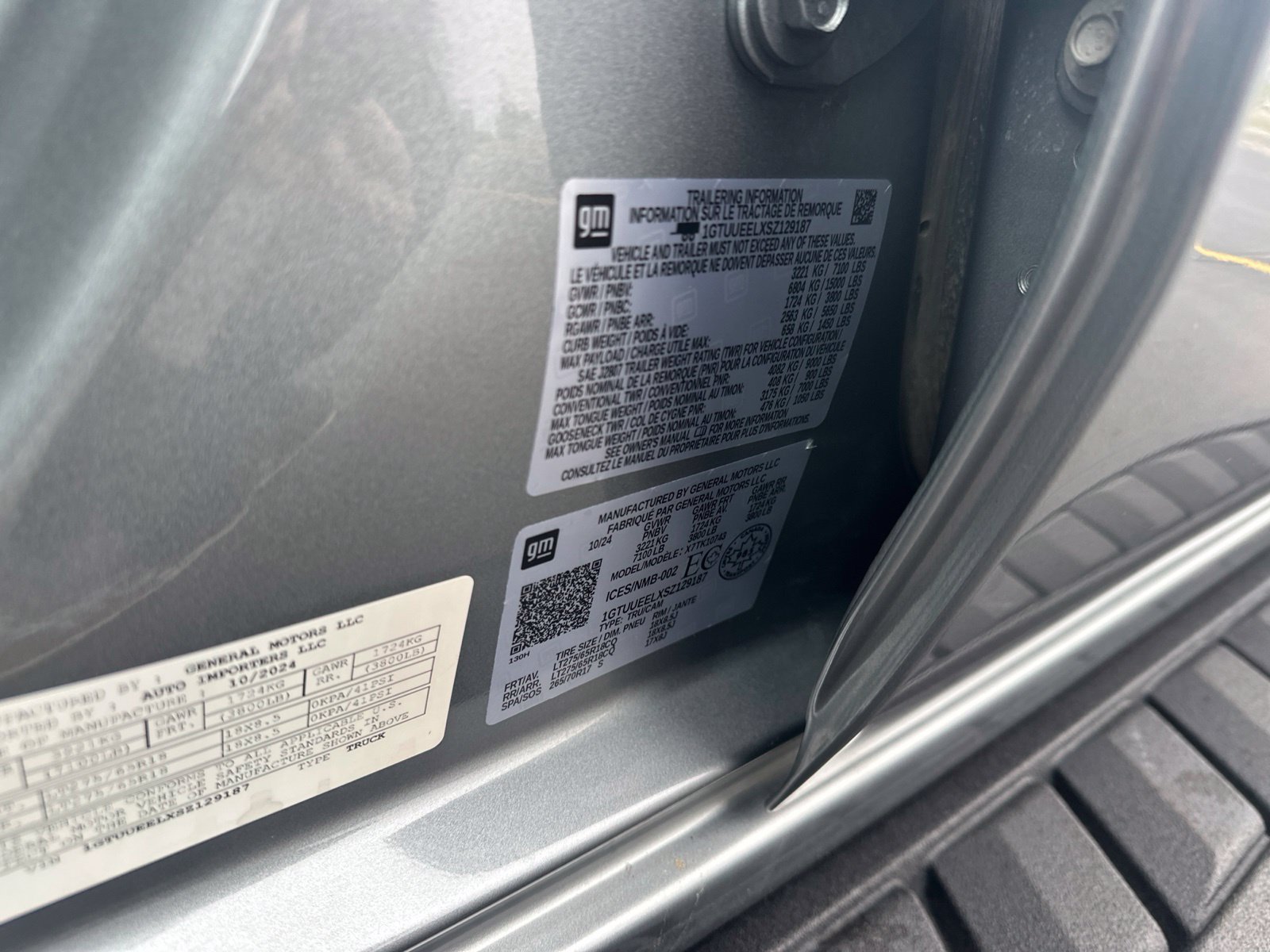 Used 2025 Gray GMC AT4 image 45
