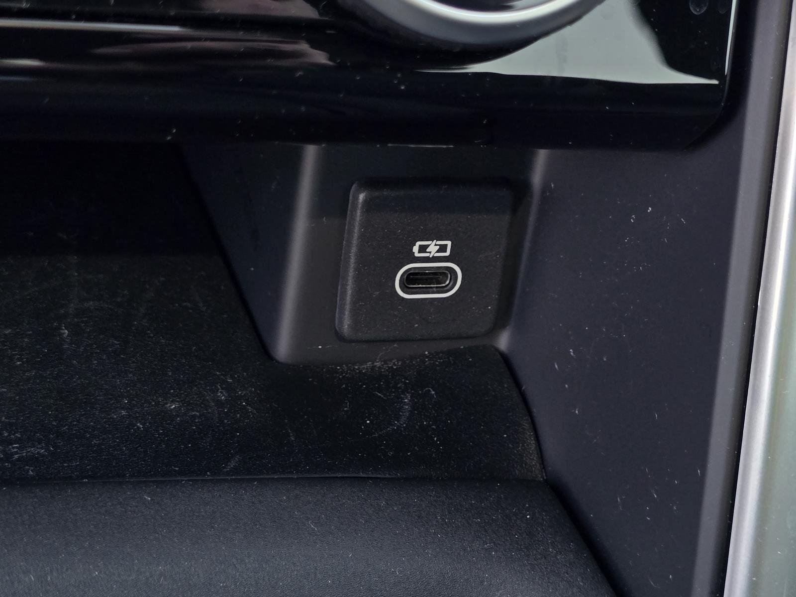 Used 2025 Santorini Black Metallic Land Rover S image 44