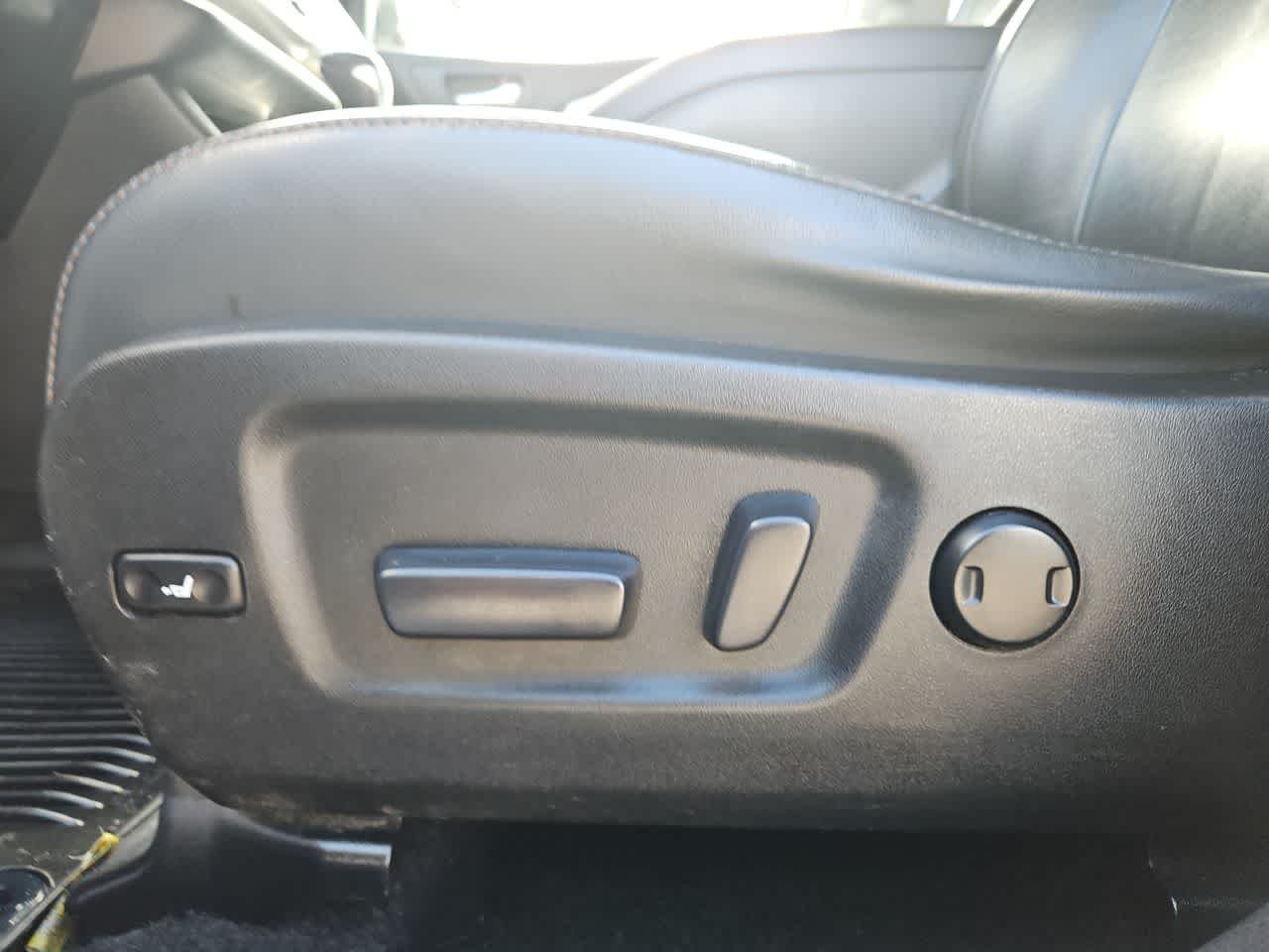 Used 2015 Silver Sky Metallic Toyota XLE image 25